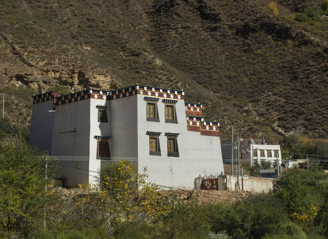 乡城白藏房:遗落在人间的白珍珠_外墙_正方形_建筑