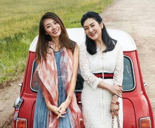 她是程晓玥妈妈,气质优雅不输明星,曾经还希望女儿能嫁给郑恺_郭敬红