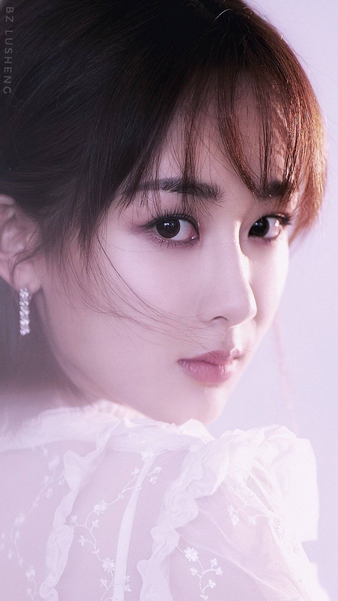 杨紫不管黑粉如何抹黑她仍坚持自我展示最美的自己!_互动_合作_男女