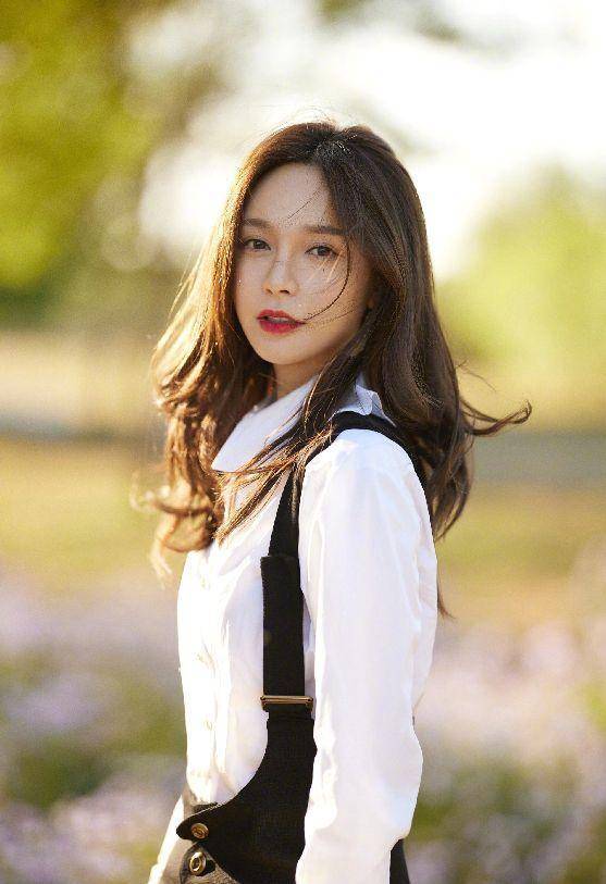 沈梦辰,1989年8月13日出生于湖南省湘西吉首市,毕业于湖南大学06级