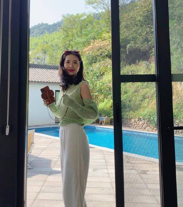 董花花国庆不忘晒照被夸身材好,正式宣布事业开启,网友很支持