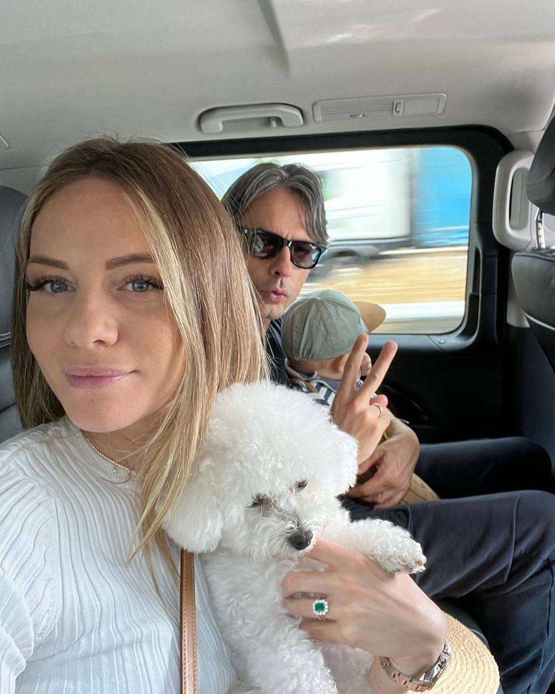 因扎吉庆祝儿子一周岁&宣布腹中二胎是女儿_艾米莉亚_爱德华多_妻子