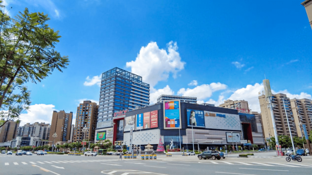 《万达广场》作者:张云《索玛花开》作者:江志华《攀西农特产品智慧