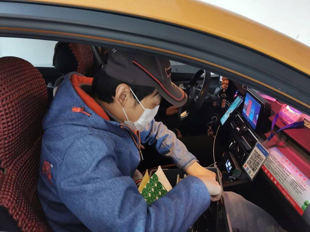 诸城出租车计价器集中检定!_进行_铅封_活动