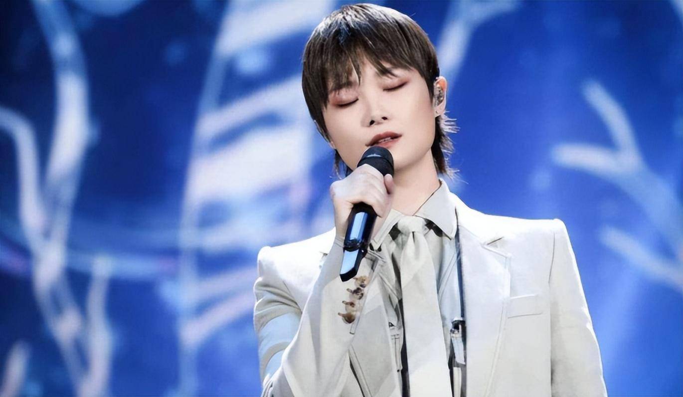 "初代顶流"李宇春:遭肖战内涵大度原谅,她如何在资本中取胜?