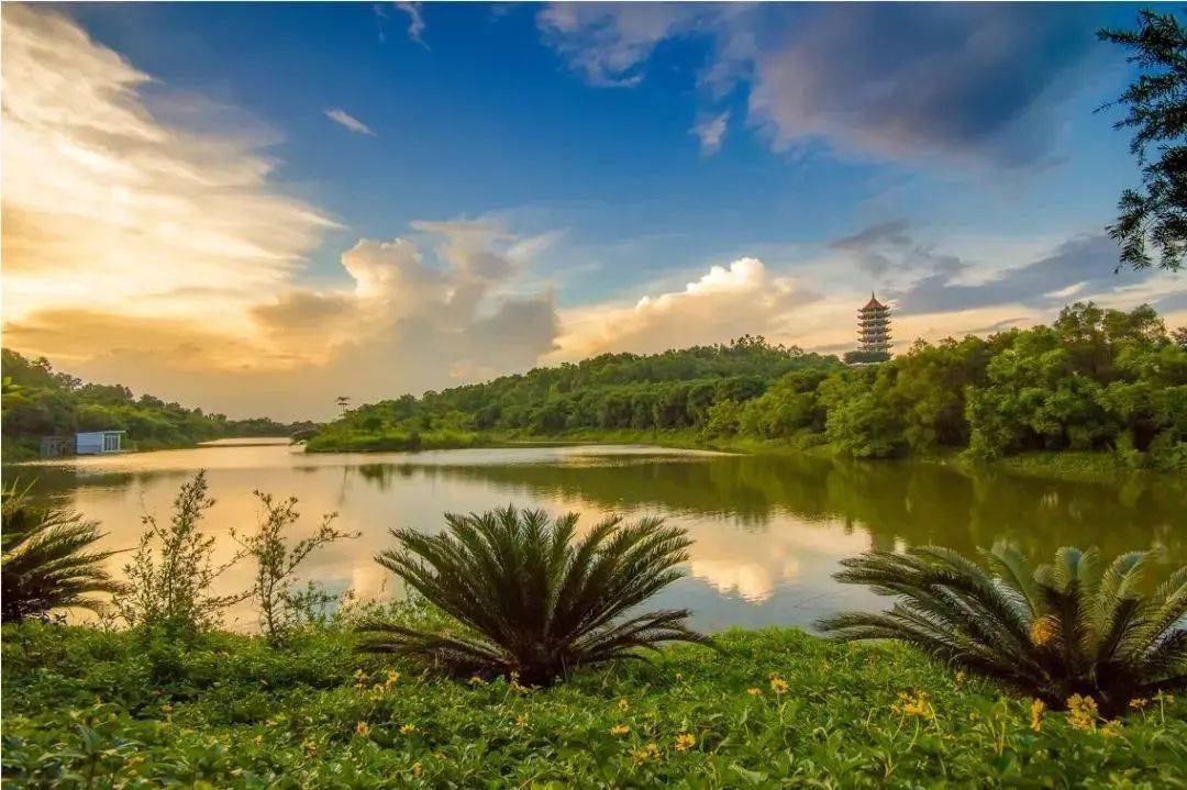 这里有"十八罗汉石"的古老传说,有云霞观,仙庙,观音堂,水月宫等多个百