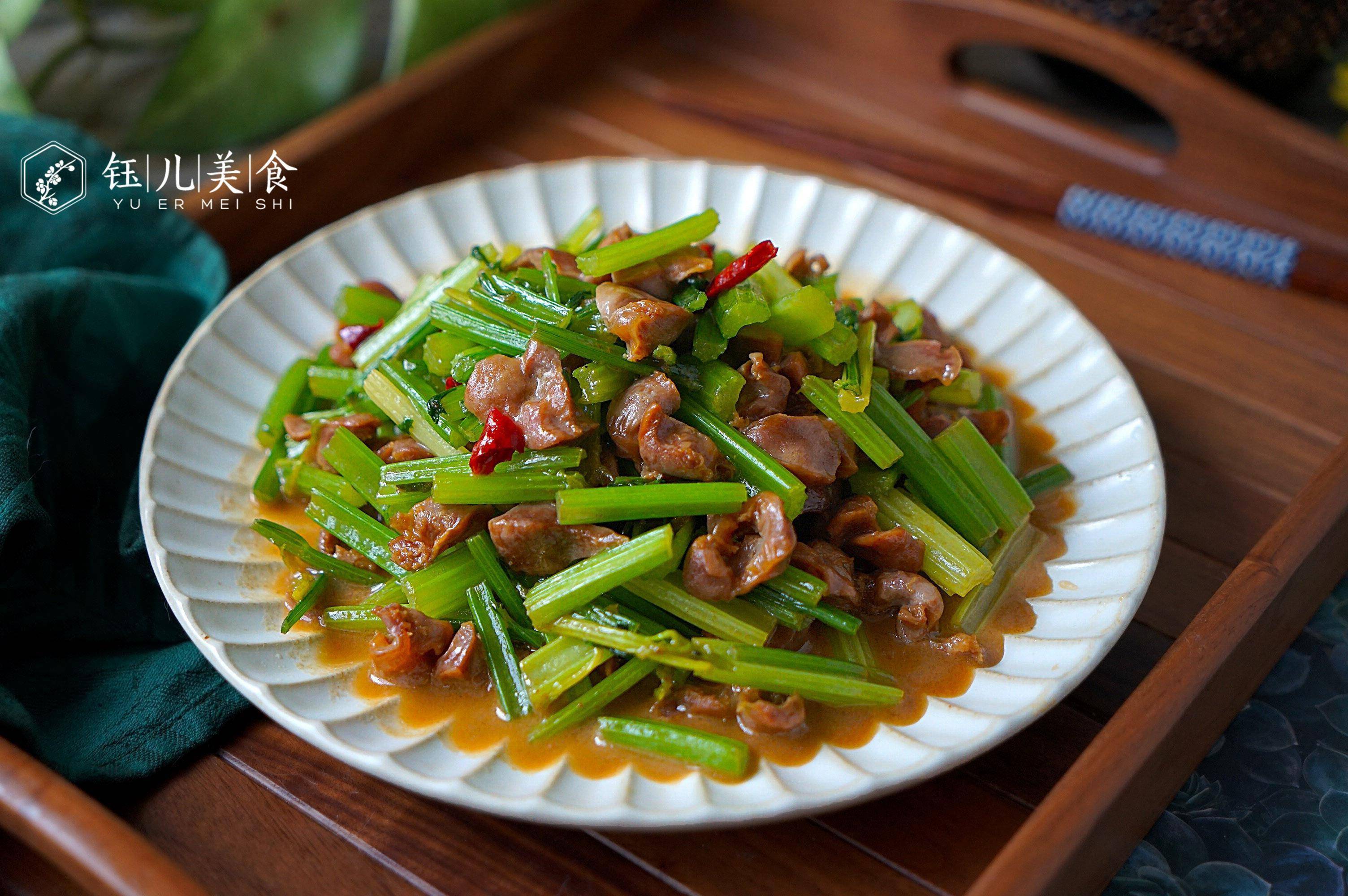 芹菜炒鸡胗图片