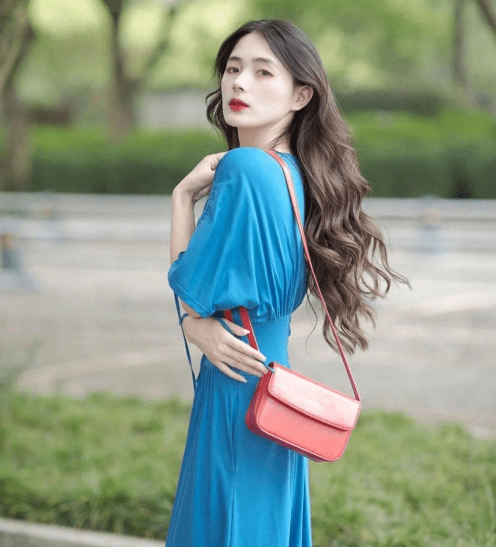 穿来穿去,还是简约清爽的打扮显气质,这些搭配舒适温柔还不挑人_颜色