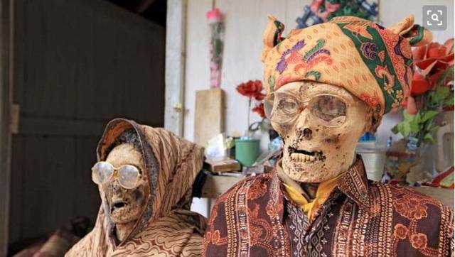 茫茫大漠的罗布泊,传言中沙民的来源众说纷纭,连德国士兵都有_沙漠