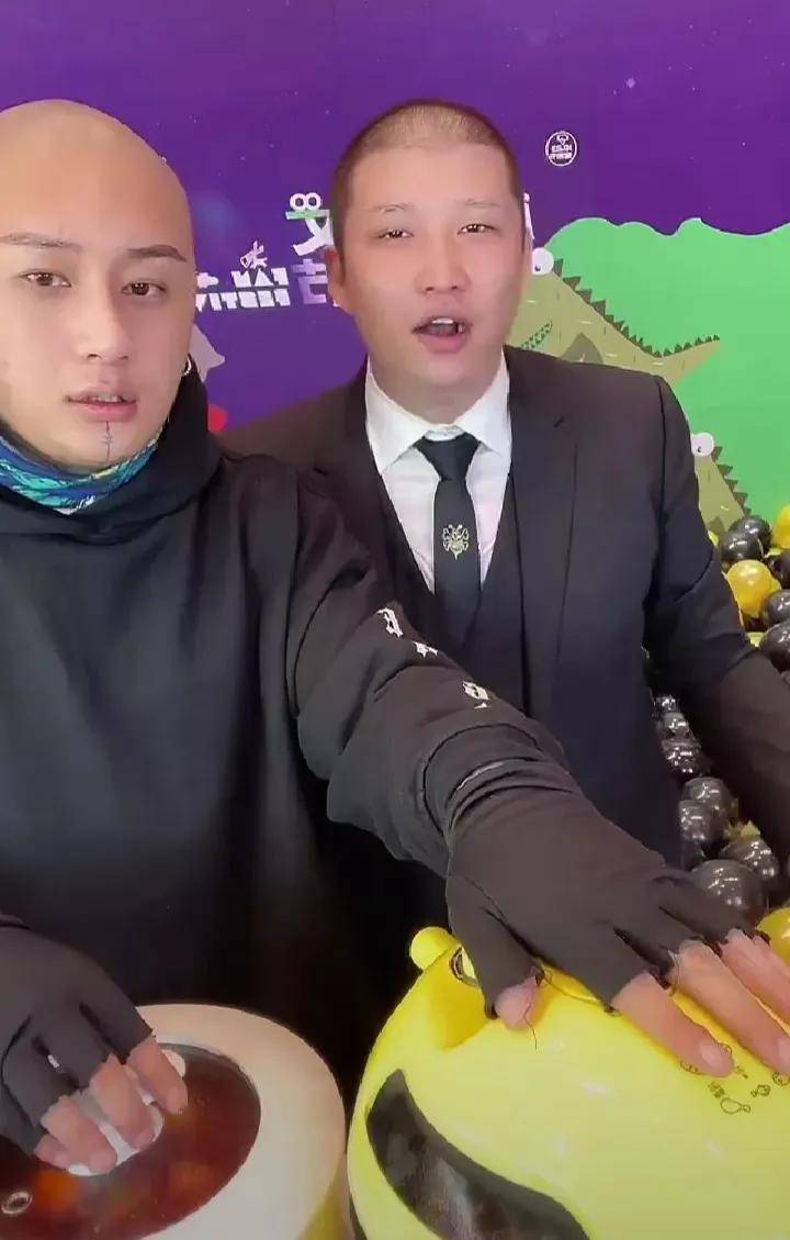 方丈和辛巴决裂后,说全网都是朋友,结果不是酒肉朋友就是牌友_辛有志