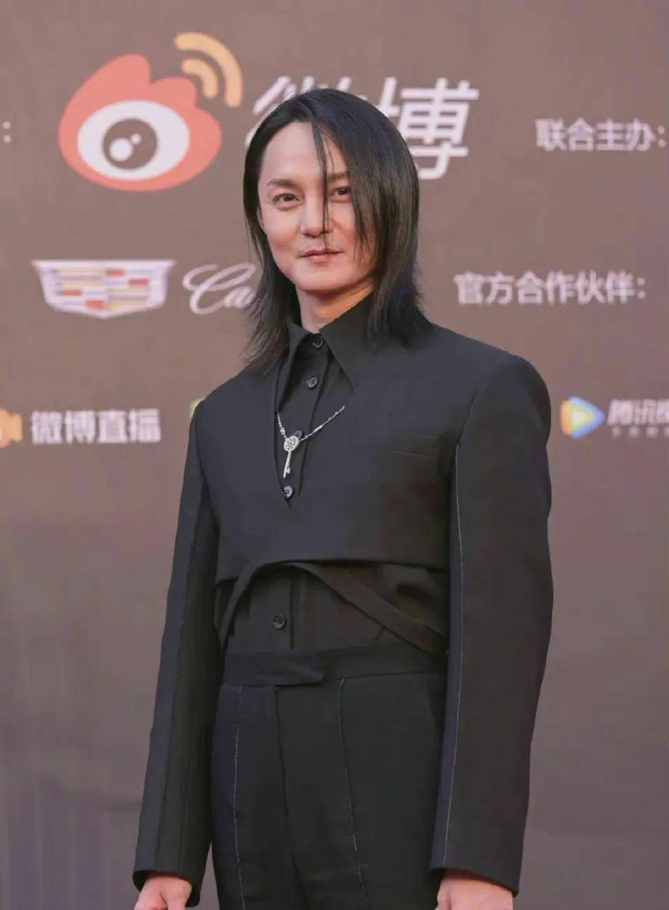 9位留长发的男星,有的娇俏了很多,有的好像生了场大病_魏大勋_造型