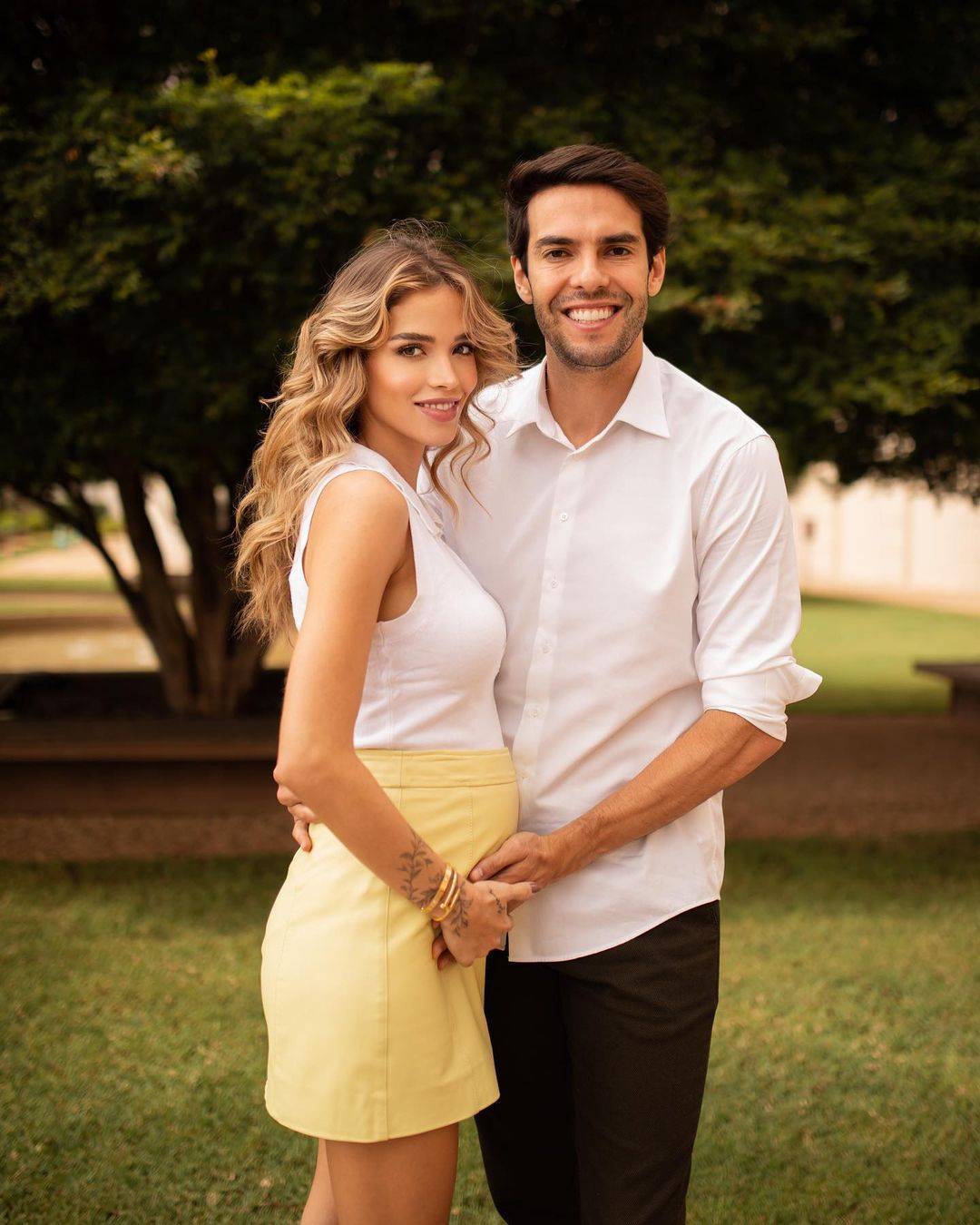 【社交秀】15孔卡与妻子新婚蜜月 万圣节装扮谁最靓?