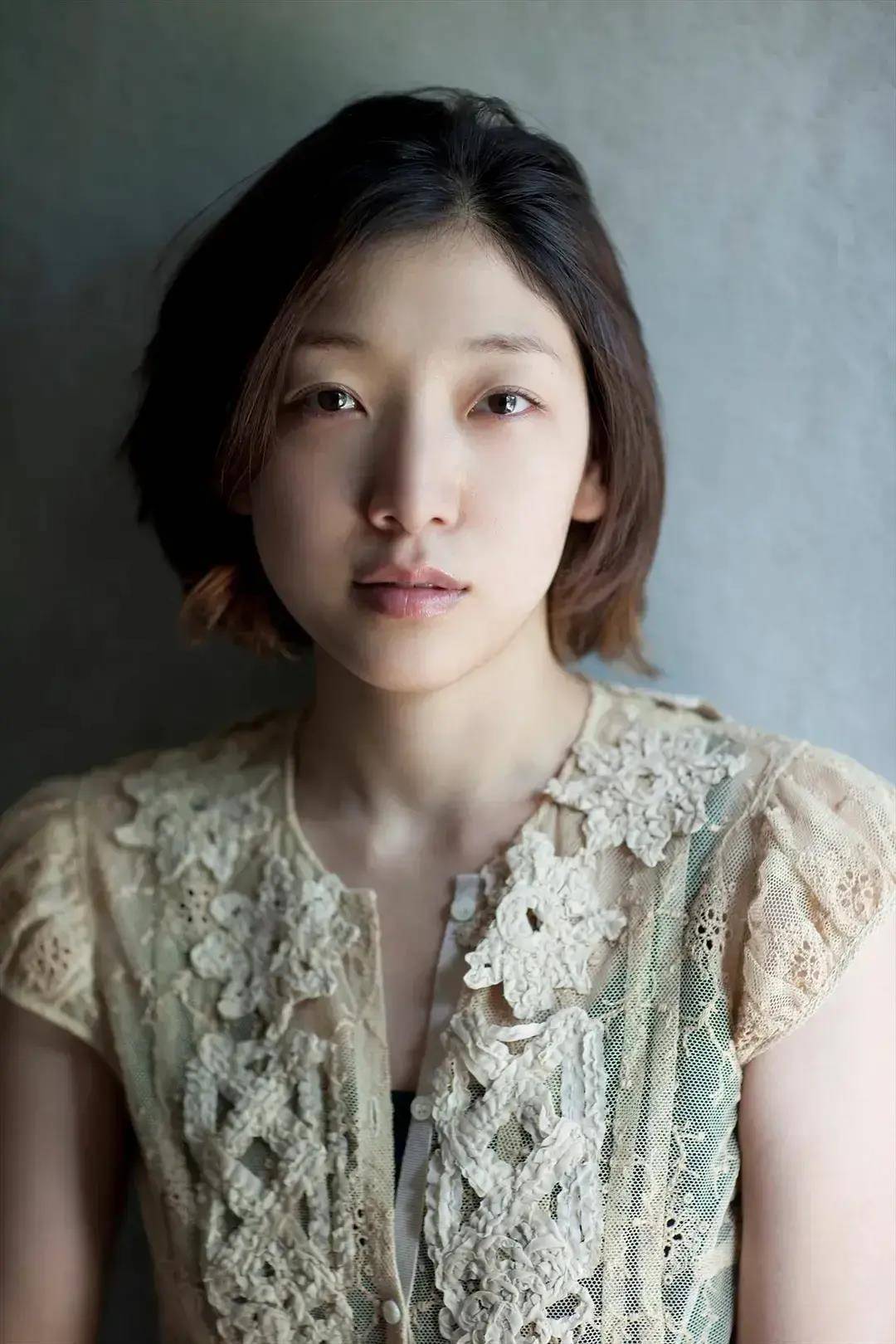 这位影后不够美还很丧,但看过她的作品,就会想向全世界安利她_安藤