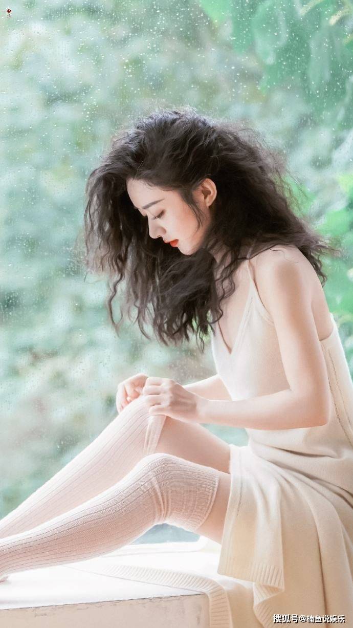 赵丽颖生日合照来袭,长发飘飘清新灵动,35岁年纪嫩如少女_林更新_合作