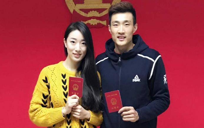 10月15日深夜,中国男排队长季道帅丝毫没有困意,因为自己升级当爹了