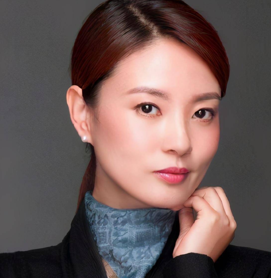 她曾是"电视3姐",因"男友被捕"陷牵连,刘芳菲这些年去哪了_节目_事情_