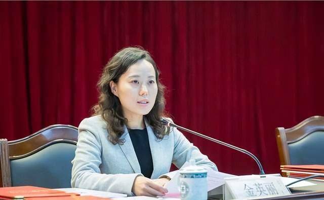 在金英丽的坚持下,她最终考入了我国一所不错的大