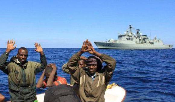 索马里海盗只驱逐不击杀?各国海军谨慎处理,背后有何秘密?