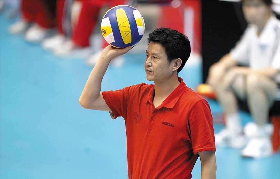 陈忠和后来,24岁的女排李东红,注意到了陈忠和笑容背后的悲伤,她开始