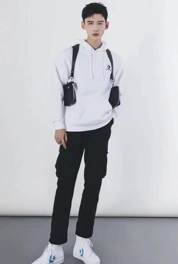 匡威被白敬亭代言出了高级感,忍不住想买_白色_黑色_鞋子