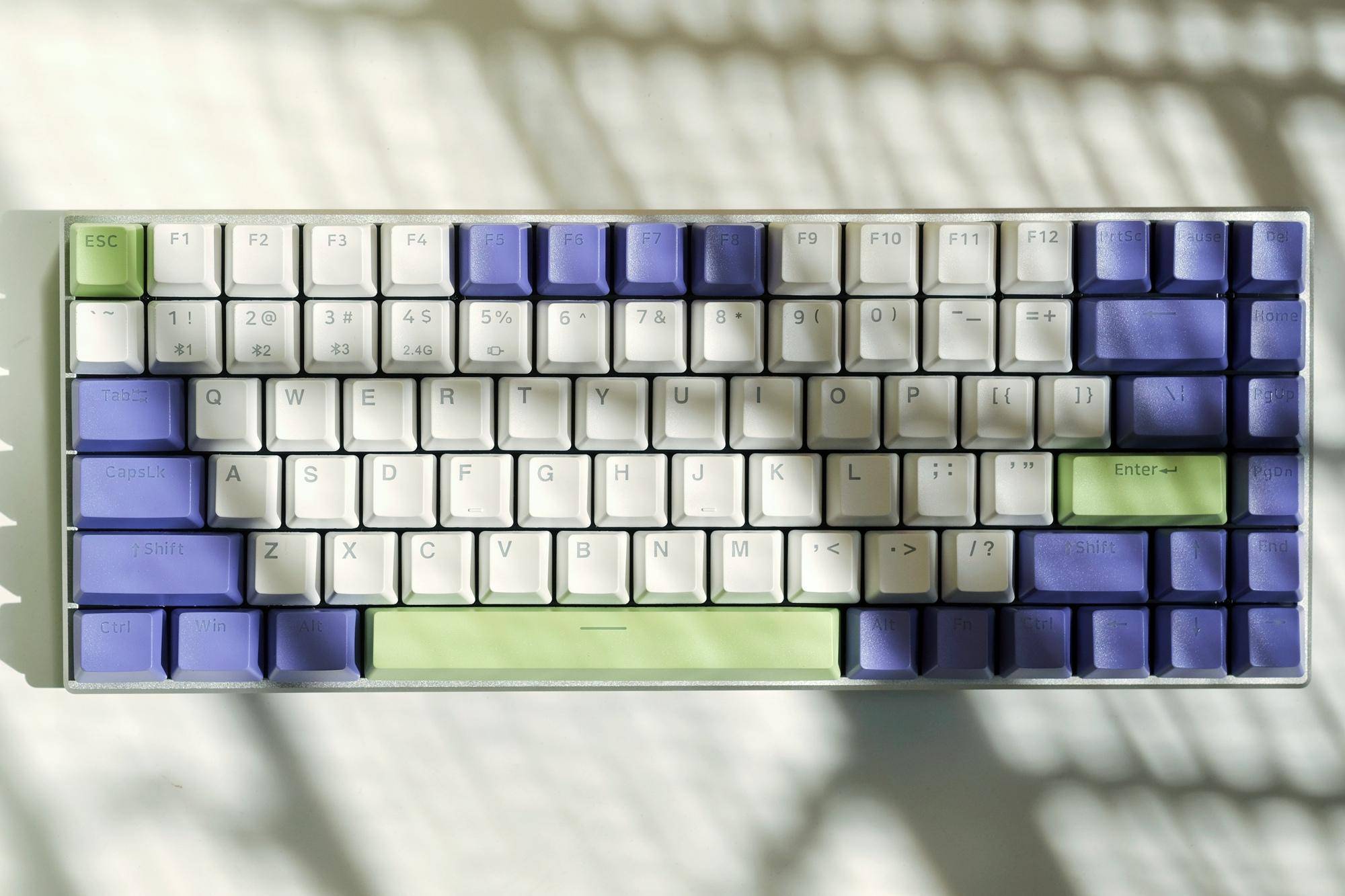 谈谈小巧的雷柏v700-8a多模无线机械键盘_模式_设计_材质