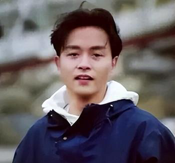 李宇春就是其中之一,在她之前是2000年的张国荣只为两位亚洲歌手定制