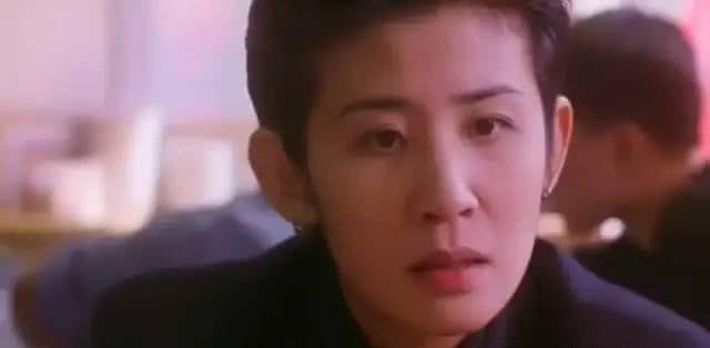 作为洪兴中唯一一位女堂主,十三妹可谓巾帼不让须眉,论义气,胆识绝对