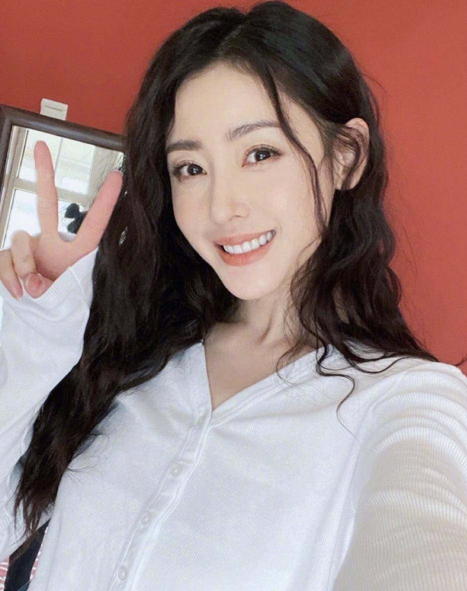 张天爱上《跑男》,荧光绿西装外套,印花上衣,可霸气可俏皮_黑色_身材