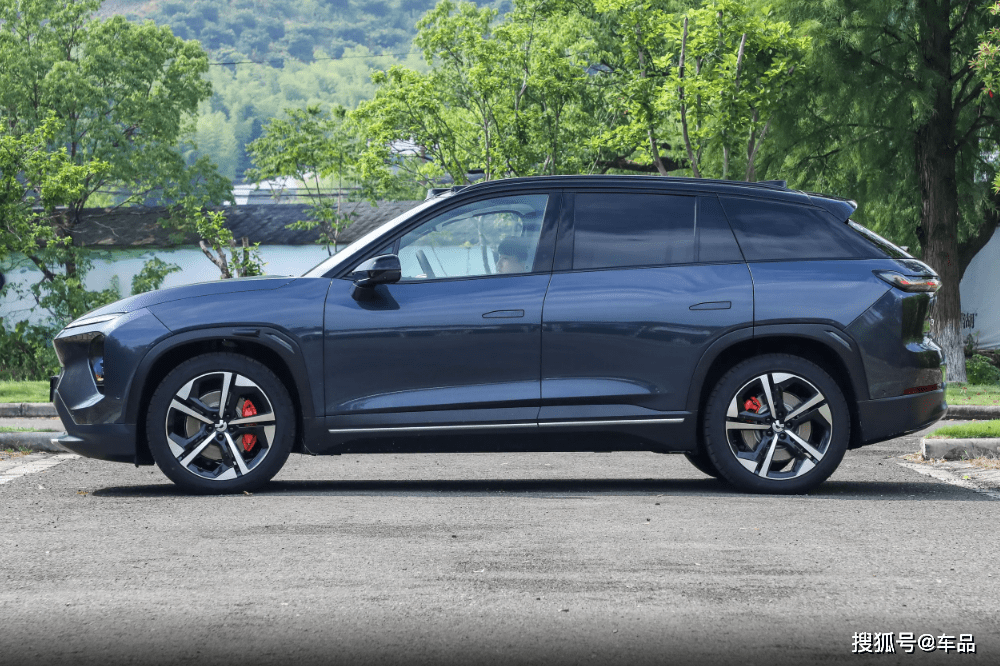 实拍蔚来es7,轴距2960mm,3.9秒可破百,又一款50万性能suv?