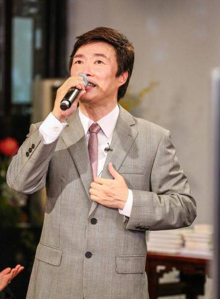 凭《一剪梅》大火的费玉清,为何至今未婚:这2个怪癖没人能忍受_姐姐