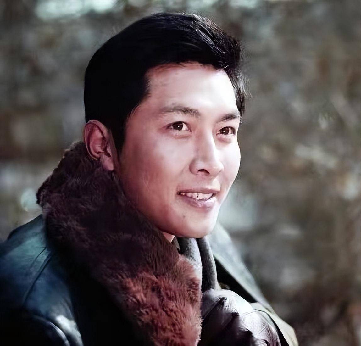 "唐国强女儿"唐亮:生母在除夕夜自杀,她却选择原谅父亲和继母