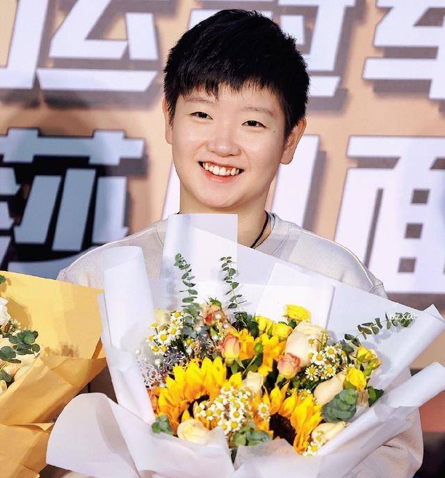 《atmyworst》中的那句歌词"我只是希望在我人生低谷时还有更多人爱我