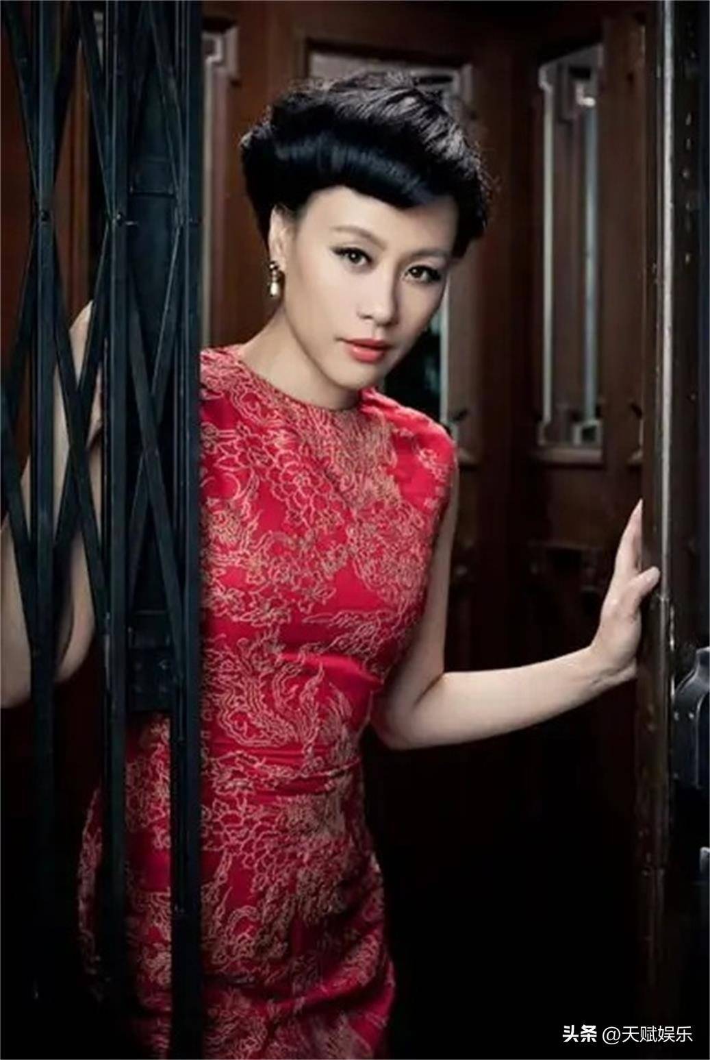 《蜗居》电视连续剧中饰演姜淼淼的女演员邬君梅写真(4)_图片_交流