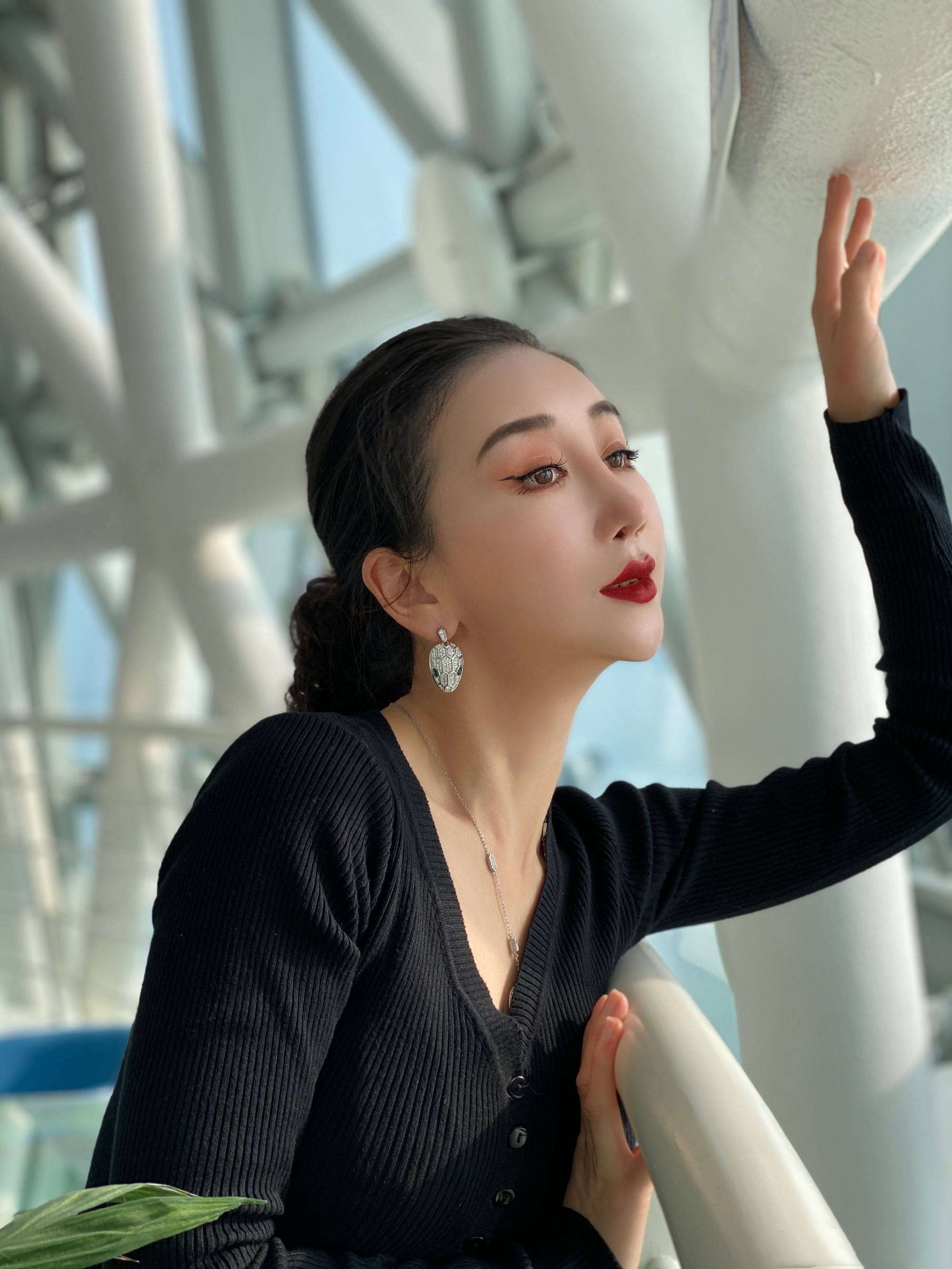 盘点2022影视歌三栖全才明星艺人邹晶晶的一组生活时尚写真_演艺_来源