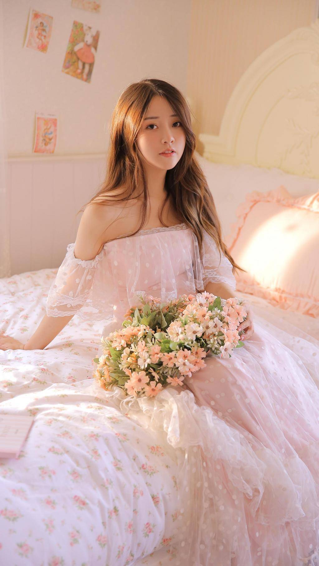 雅气质小姐姐抹胸白色纱裙性感居家写真_白色_纱裙_姐姐