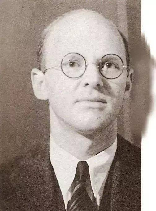 威尔逊,1906年生于南京.父亲是美国传教士.