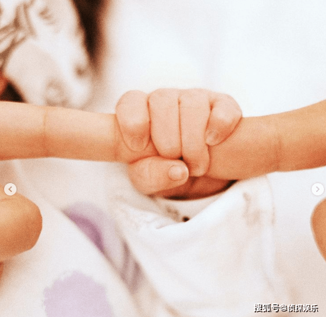 韩庚妻子晒健身照，产后俩月恢复完美曲线，全身零赘肉羡煞旁人