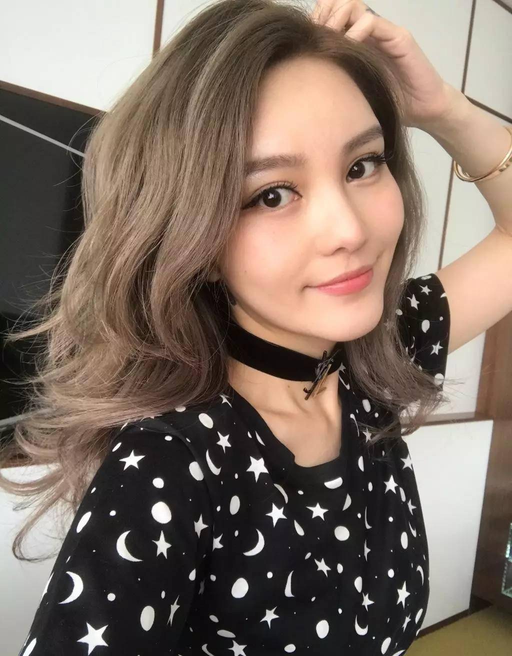 周扬青有着整容的脸?