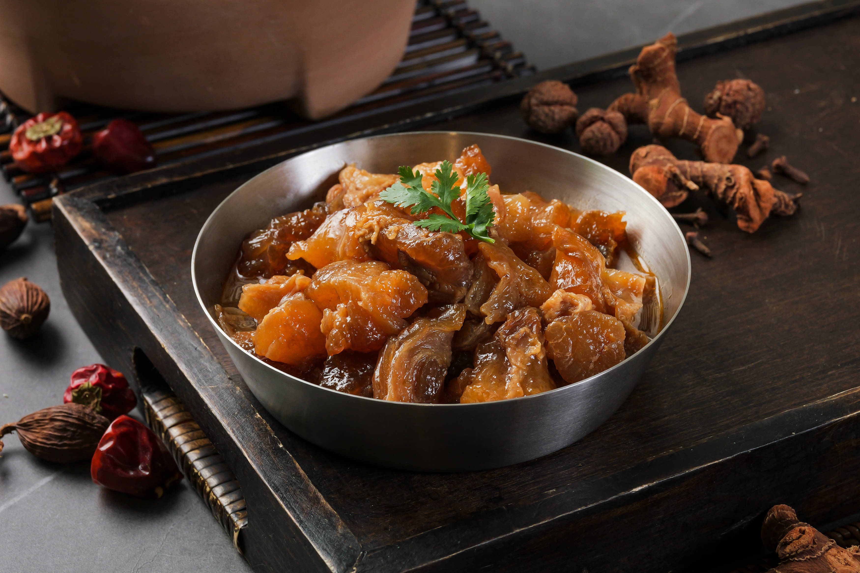 北方吃友有口福了,广东名吃拾肆粤街巷牛腩煲落地青岛台东_美食_潮汕