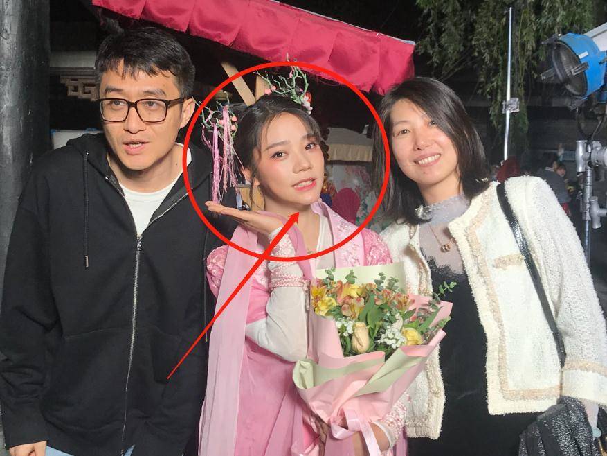 张紫宁新剧杀青,古装造型被嘲离不开滤镜,我却被女二的气质吸引_电视