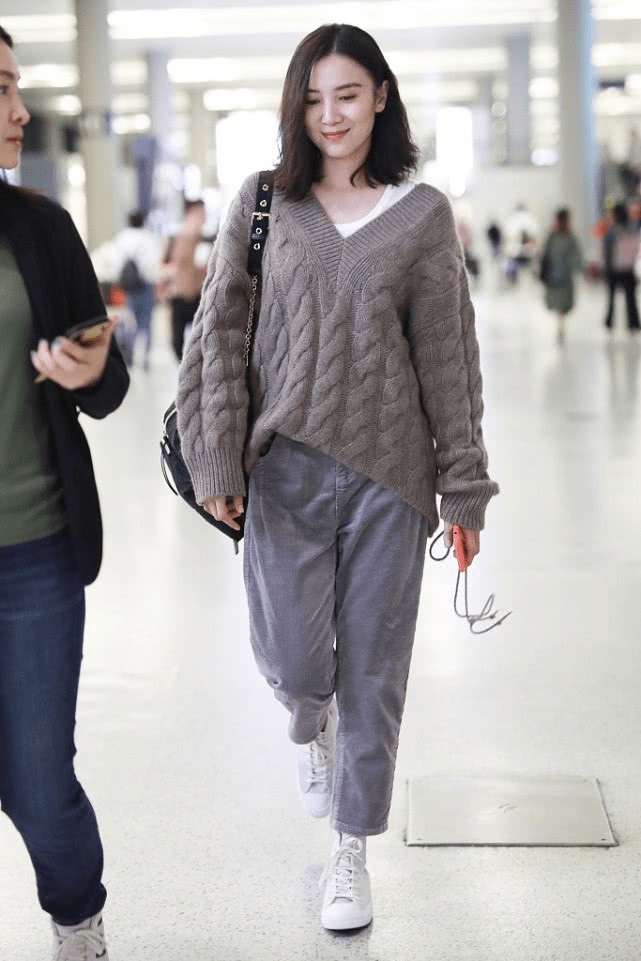 总体看来都会觉得宋佳很会穿衣服