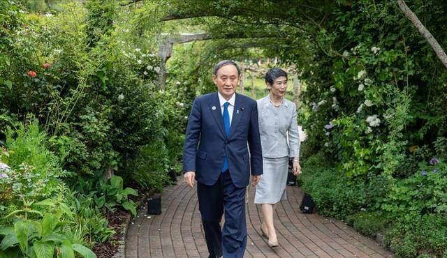 真理子的春天:从离婚到护工,清洁工,再到首相夫人,低调且坚韧_菅义伟