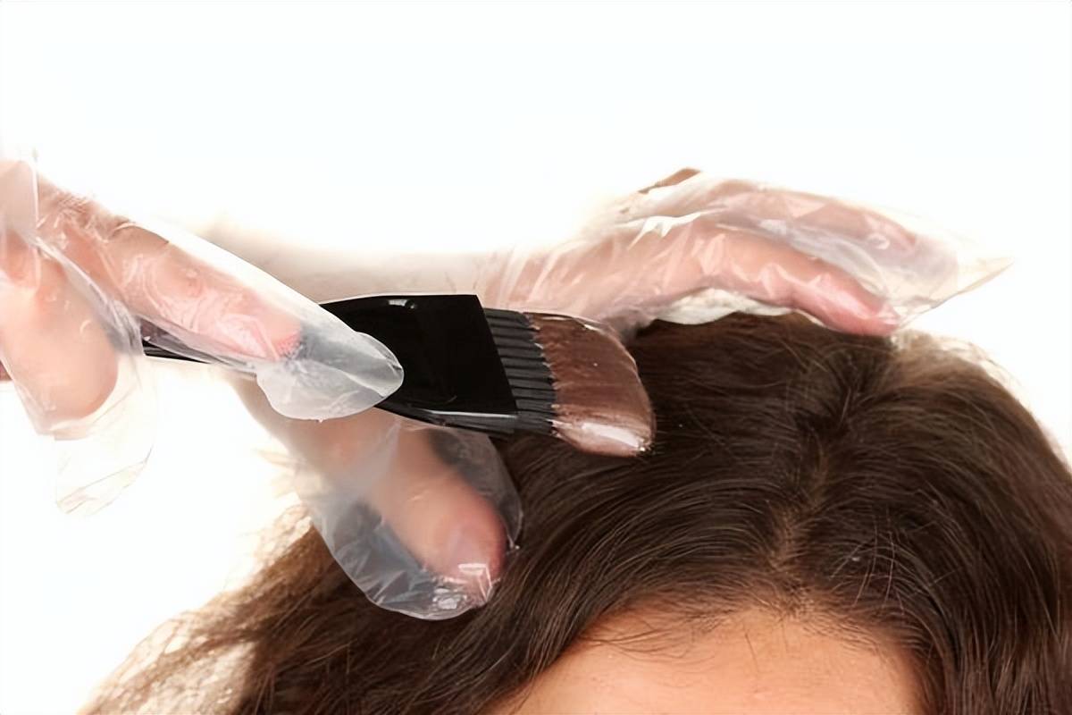 世界美发日：要想降低对人体的伤害,染发之前,需得做好5件事