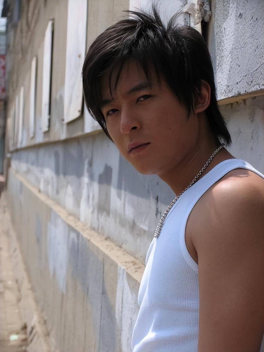 "妈宝男"朱雨辰:错过汤唯又负姜妍,被母爱禁锢43年