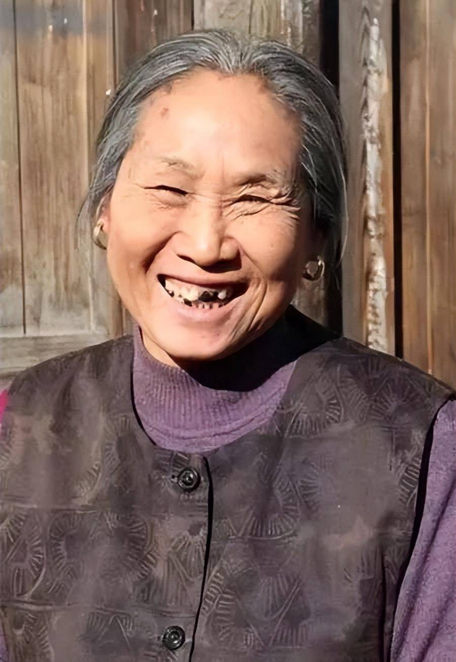 之后电视剧上映,芦苇青不仅凭借这个角色火了起来,在各大导演心中也