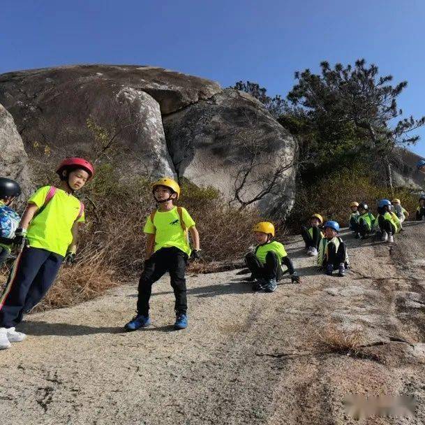 活动一:登山·天泉谷集合时间:11月12日周六上午8:30集合地点:曾山