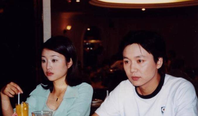 演员刘奕君:与前妻相伴5年离婚,带着儿子再婚,45岁走红也不晚