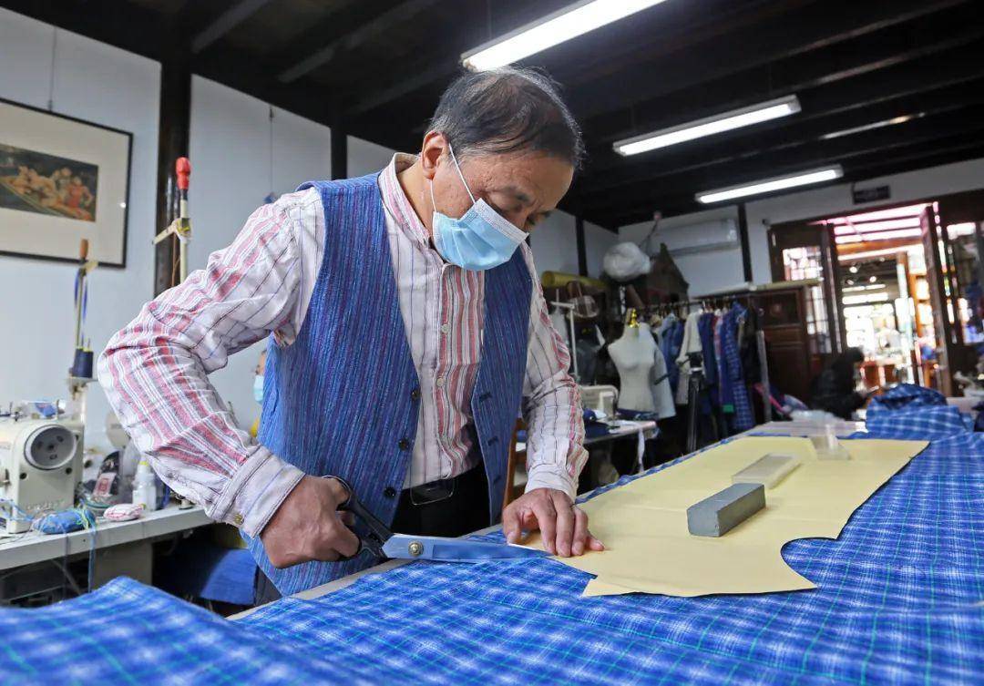 老布"变身"时尚穿搭,"松江织造"令人耳目一新!_衣服_市民_展示馆
