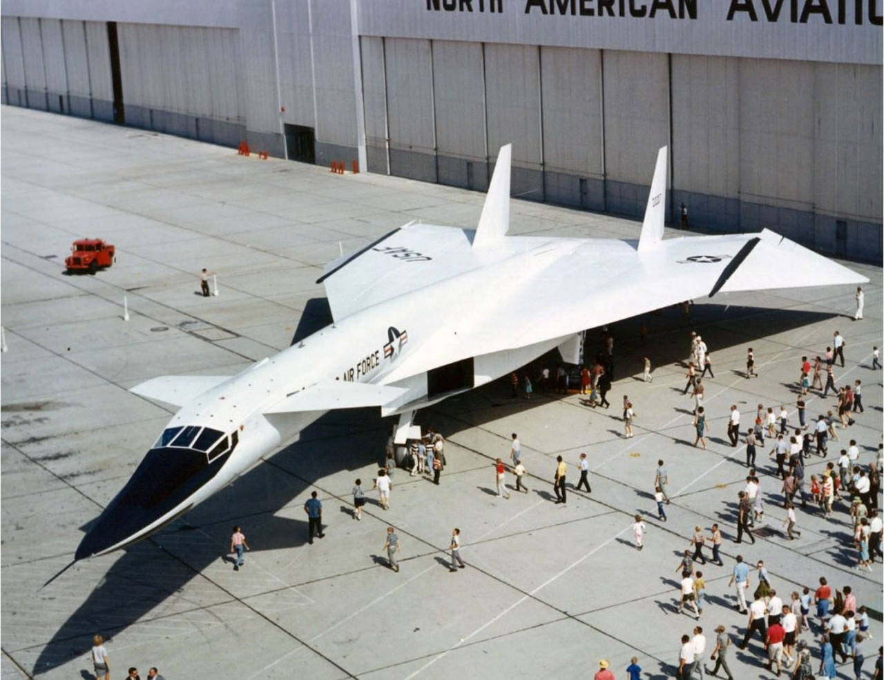 xb70"女武神"轰炸机,只是引擎就有6个,更是让苏联胆寒的存在_xb_瓦尔