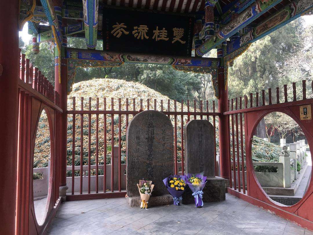 诸葛亮生前最后一计"棺材南抬,绳断便葬",其主要意图是什么?